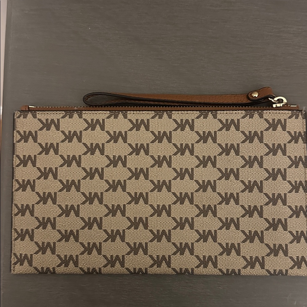 Michael Kors Tan and Brown Monogram Wristlet. Excellent condition. - Picture 2 of 4